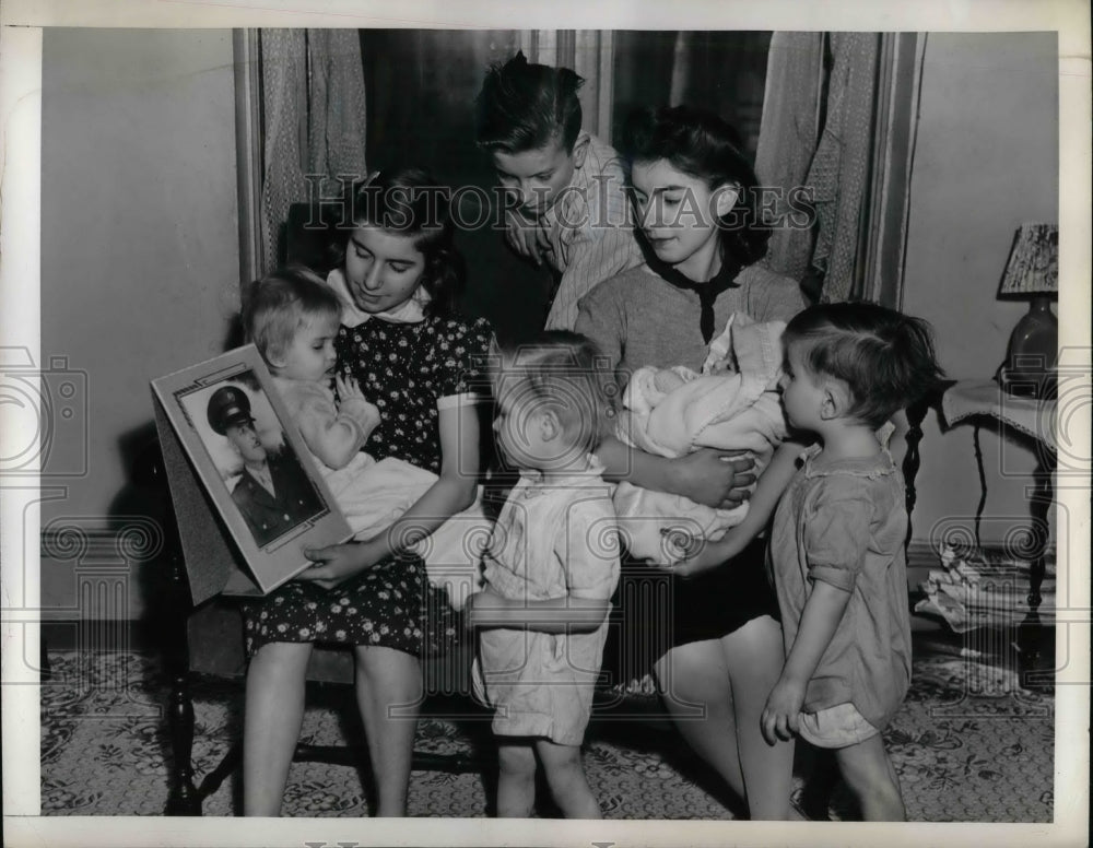 1943 Children of Pvt.Anthony Arthur Christian look at his Picture. - Historic Images