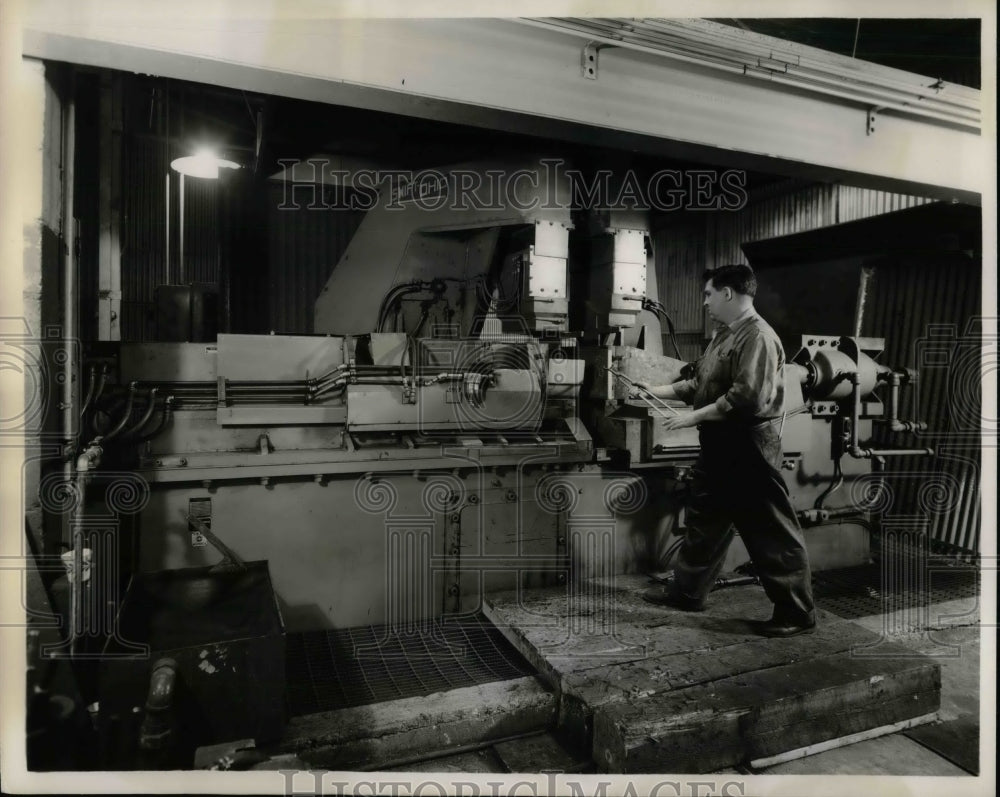 1960 Allegheny Ludlum Steel Corporation new composite welder - Historic Images