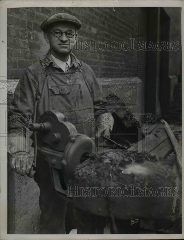 1934 Press Photo George Turnbull. - Historic Images