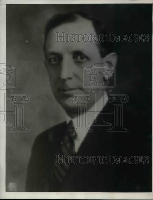 1934 Press Photo Homer Hoch posing for photo - Historic Images