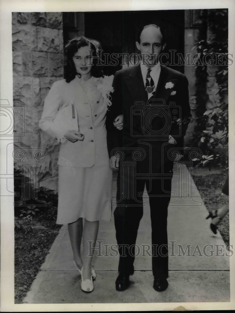 1943 Gloria Hatrick former Model and Edward McLean  - Historic Images
