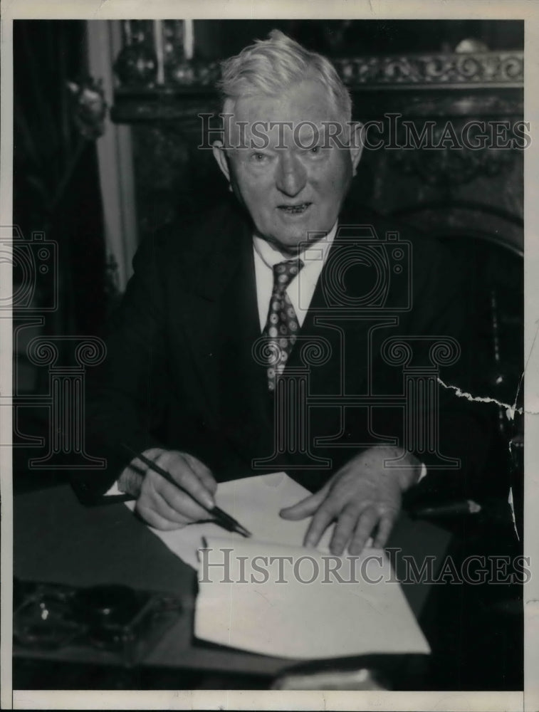 1936 Press Photo Vice Pres. John Nance Garner signing Soldier Bonus Bill - Historic Images