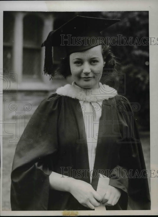 1934 Elizabeth Murray Mackenzie, AB Magna Cum Laude at Princeton - Historic Images
