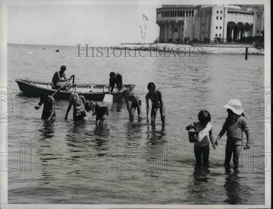 1933 Catalina Island kids in the water in Calif.  - Historic Images
