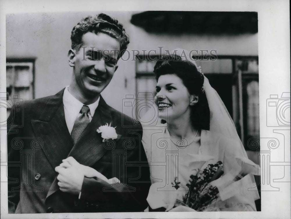 1946 London, England, Jack Cannon weds Yvonne Owens  - Historic Images