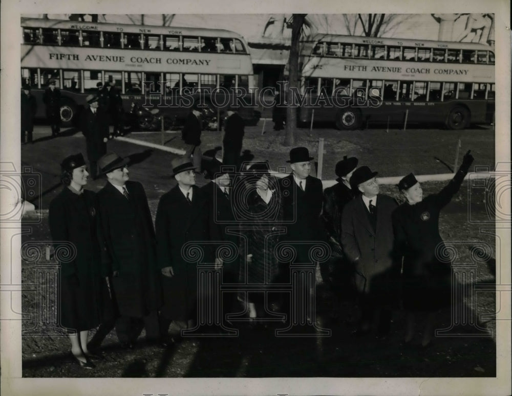 1939 NY Mayor La Guardia &amp; others at the World&#39;s Fair  - Historic Images
