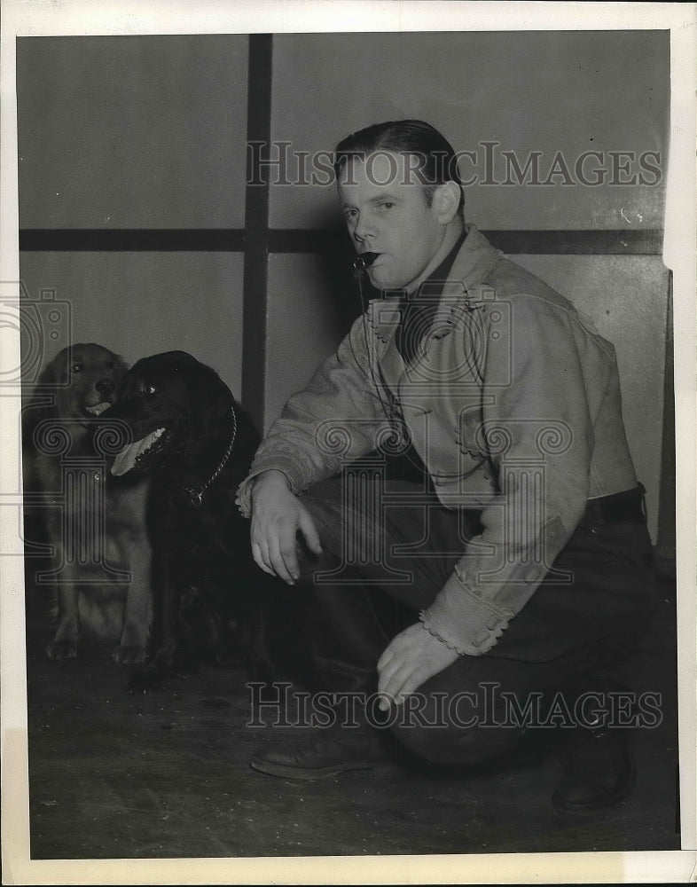 1940 Press Photo Frank Hogan & Two Dogs - nea71106 - Historic Images