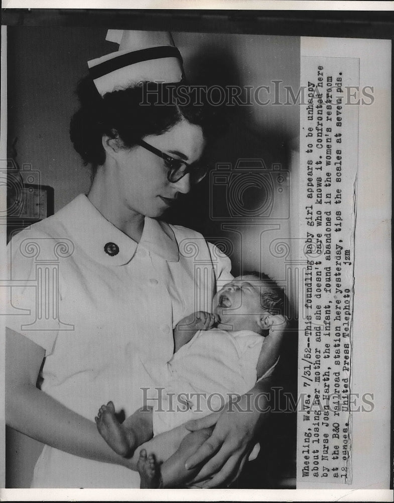 1952 Press Photo Nurse Joan Harth infant abandoned - nea71150 - Historic Images