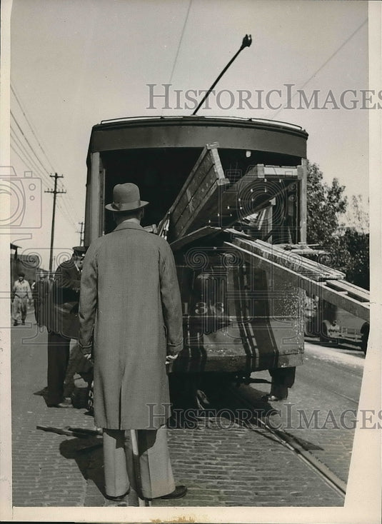 1936 Press Photo Scene where man crushed by truck & cable car crash in Chicago - Historic Images