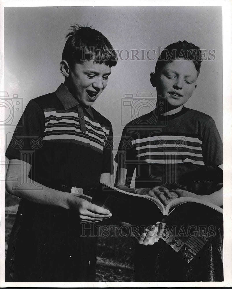 1955 Averige youths in sport shirts made of Flecton  - Historic Images
