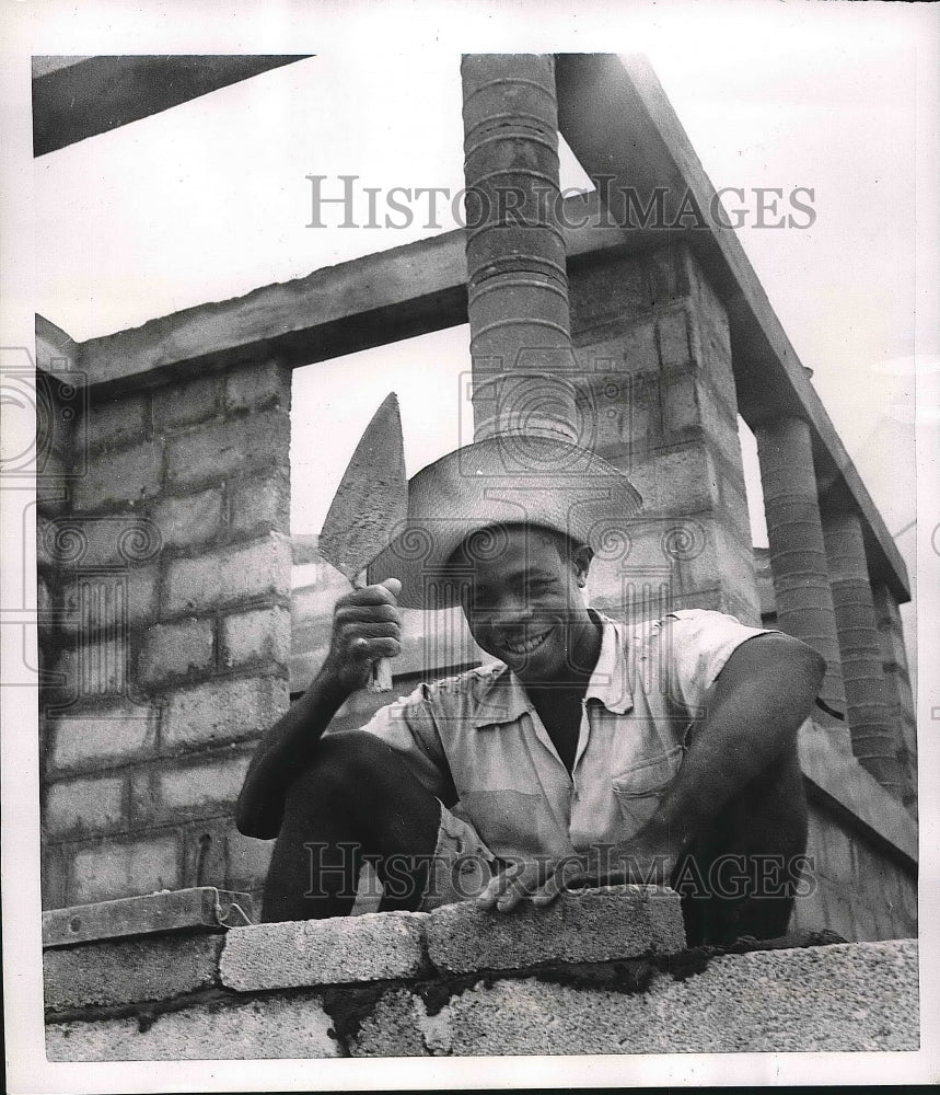1951 Press Photo Part-Au-Prince, Haita. construction worker laying bricks - Historic Images
