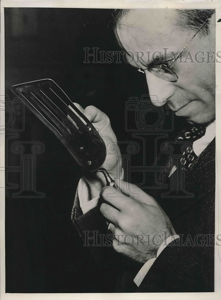1940 Coroner S. Gerber Examines Pancake Turner, David Barnett Killed - Historic Images
