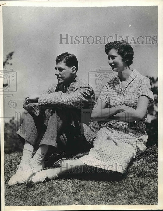 1934 Mr & Mrs Sidney Mathews Honeymoon In Belmont Manor Bermuda - Historic Images