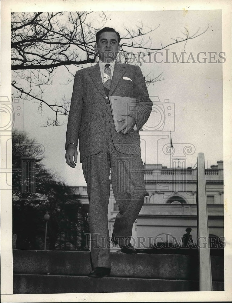 politician near capital building  - Historic Images