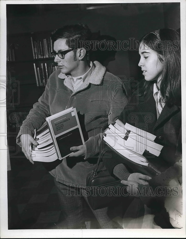 Cleveland Univ students Tom McGlynn &amp; Maureen Calley  - Historic Images