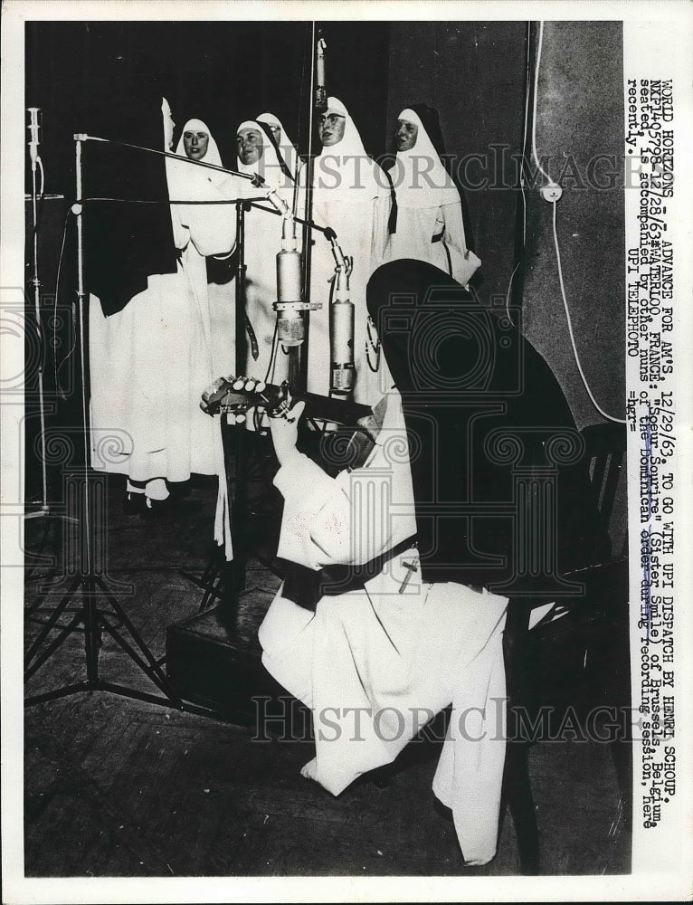 1963 Sister Smile Of Brussels Belgium Sings With Nuns Waterloo - Historic Images