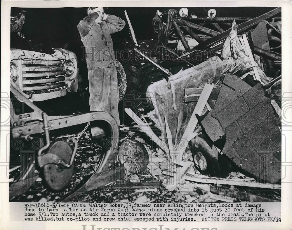 1953 Press Photo Farmer Walter Bober&#39;s Barn Wrecked in C 47 Cargo Plane Crash - Historic Images