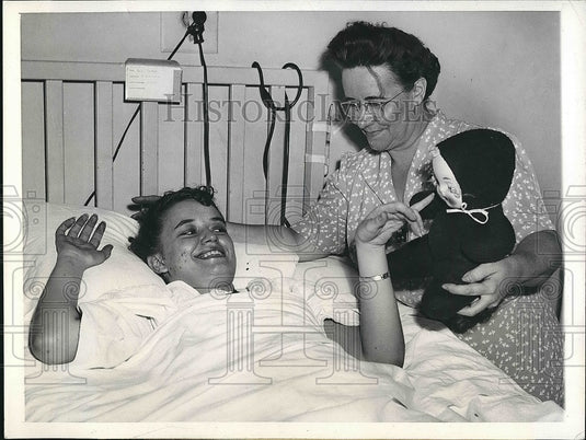 1943 Marie Barker, Mrs. Hermance Barker, Appeals to Army for Drug - Historic Images