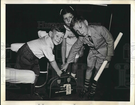 1941 Keith Badin, Valerie Collins, Collin Badin, LaGuardia Airport - Historic Images