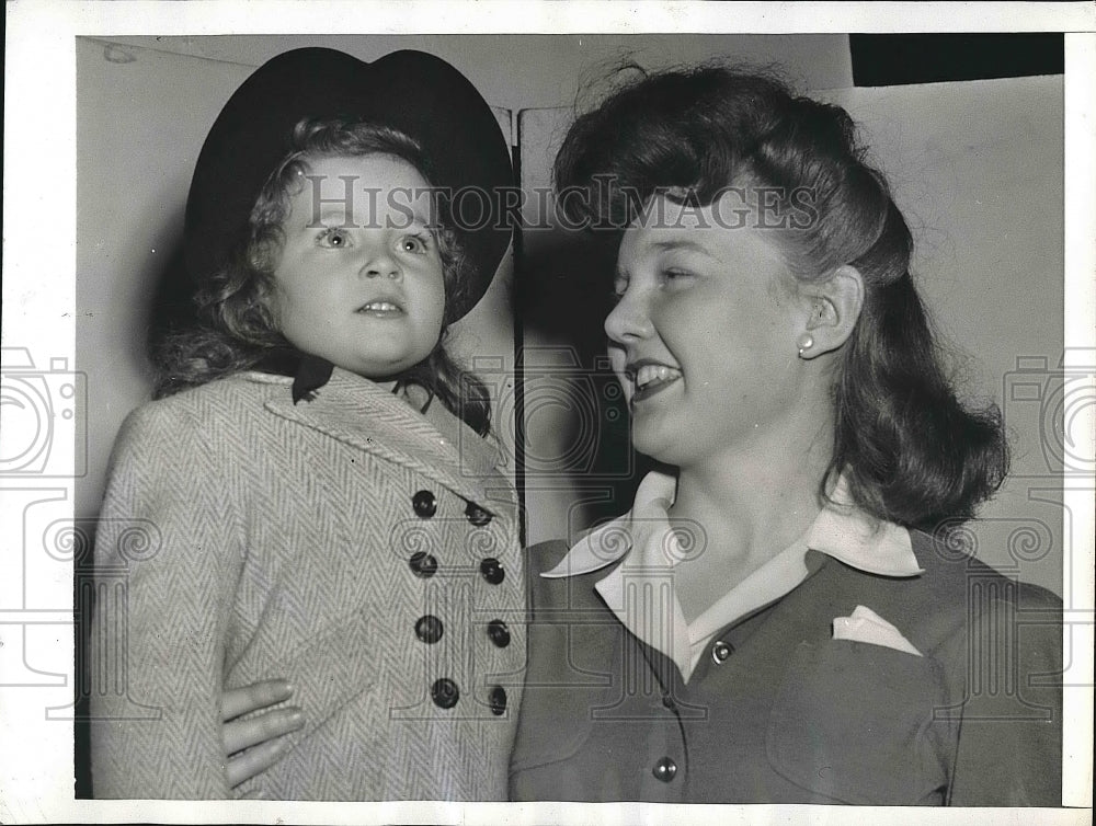1943 Press Photo Judy Burns 3 Year Old Wins Fashion Model Contest Nancy Kintzing - Historic Images