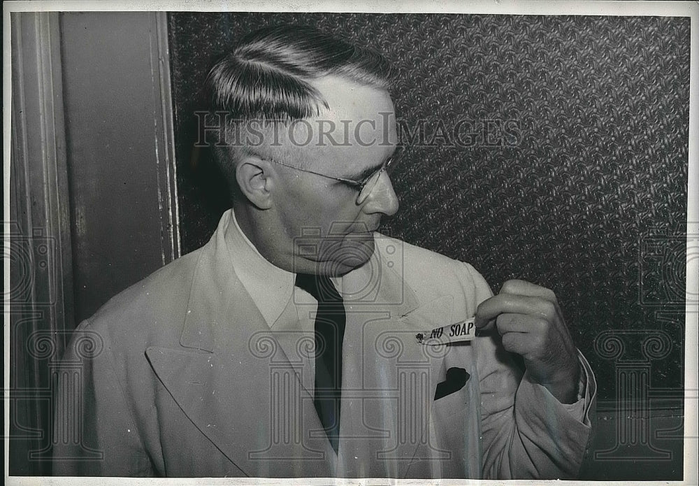 1943 Press Photo Atlanta, Ga. Clayton Barke of BPO Elks lodge 78 - nea71477 - Historic Images