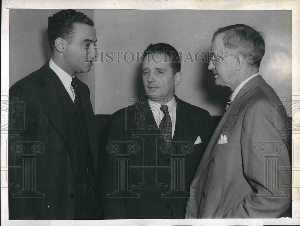 1943 Press Photo Dr RS Banay, H Gellert &amp; atty J A Dow in NY - Historic Images