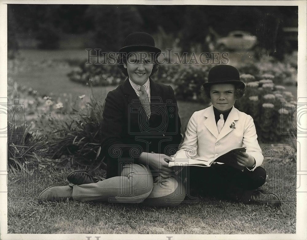 1936 Marilyn Menschick &amp; Florence Taylor at NY horse show - Historic Images