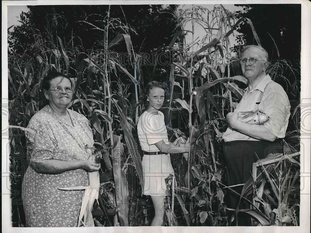 1947 Rev. Henry Porter Barnes and Wife, Daughter Mary Ruth Ball - Historic Images