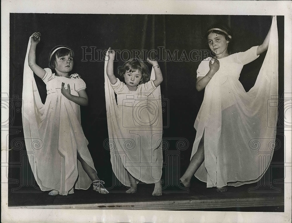 1934 3 students of Irene Popard School of Rhythmic Dancing in Paris - Historic Images