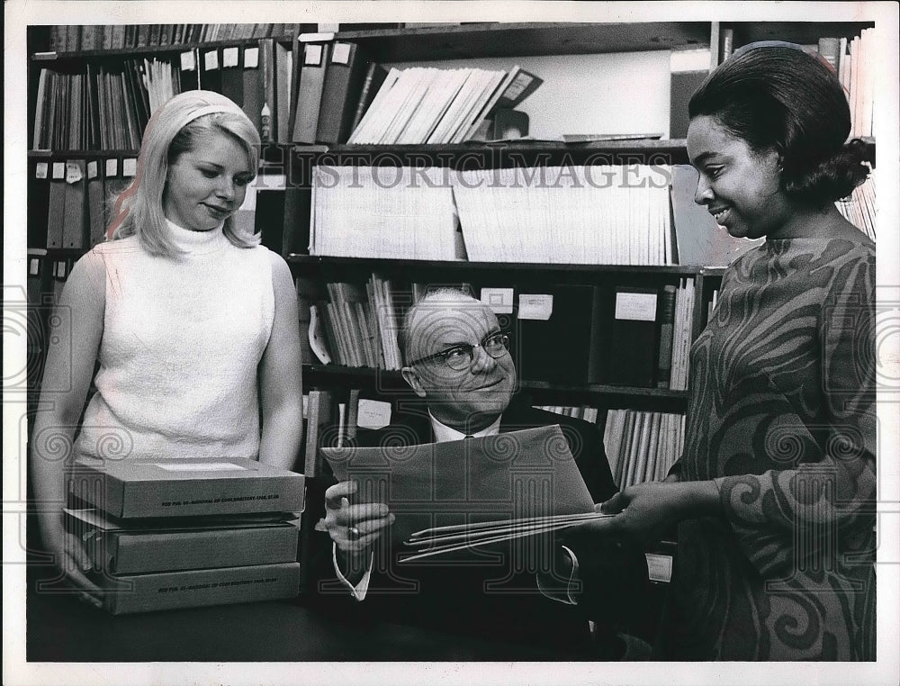 1969 Press Photo Judy Moser, Carver Buckley, Mrs. Jeri Fureron - Historic Images