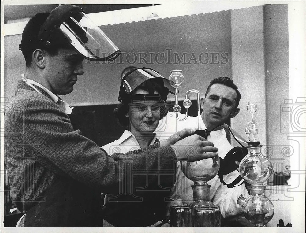 1960 Press Photo Teacher Gives Science Lab Safety Instructions - nea71590 - Historic Images