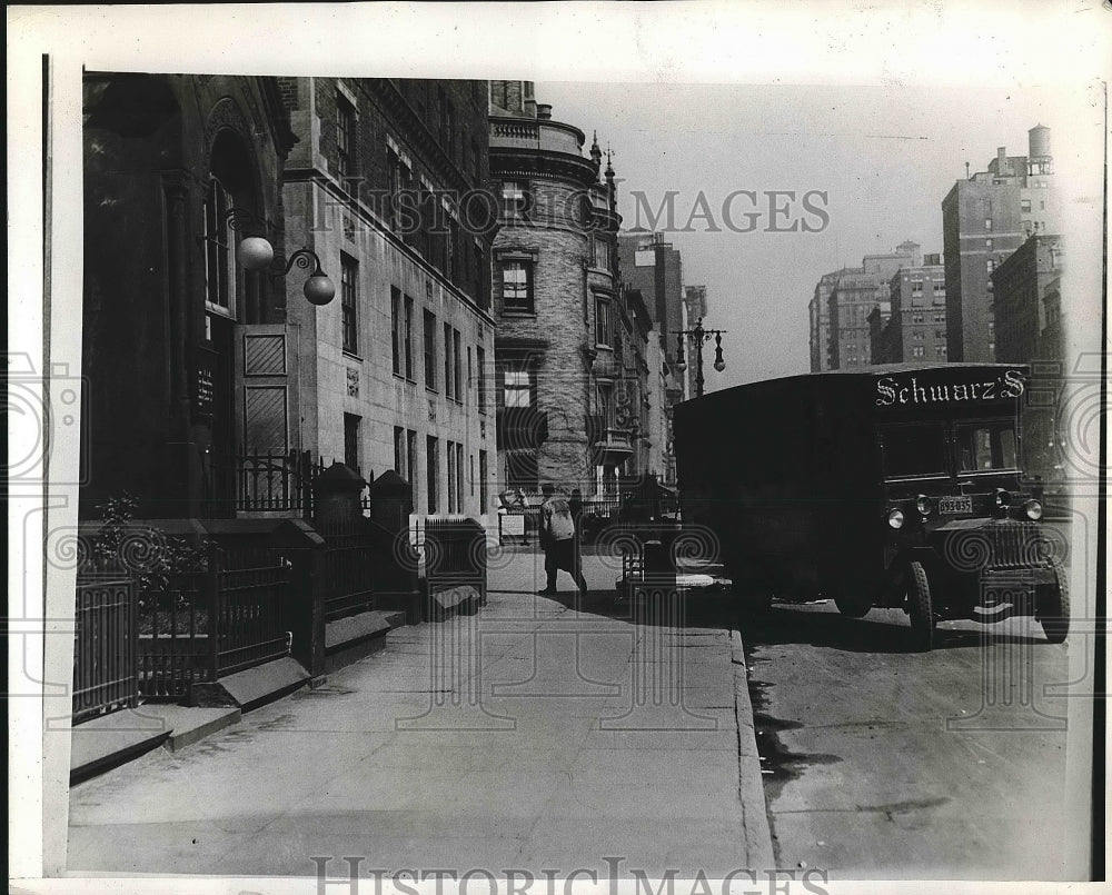 1927 Schwarz&#39;s Moving Van  - Historic Images