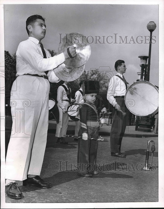 1956 Press Photo Bandmembers at parade in Paris - nea71754 - Historic Images