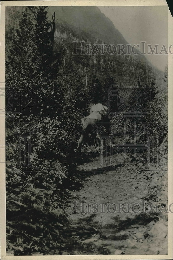1928 Press Photo Finishing section of trail - nea71770 - Historic Images