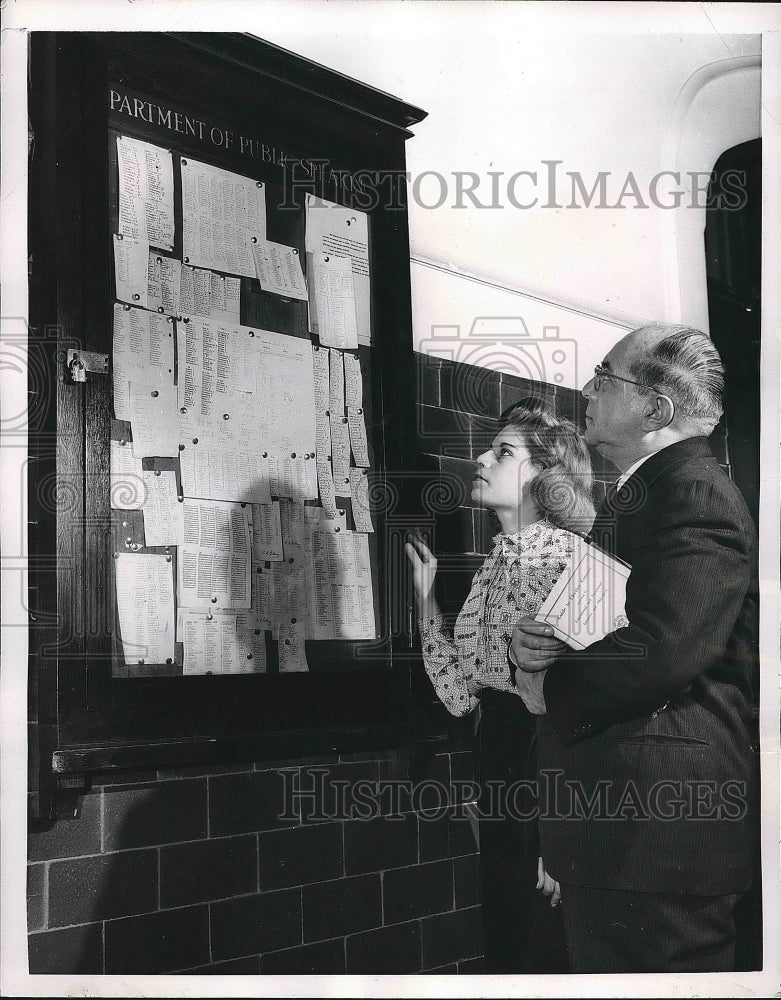 1957 Press Photo Harriet Greenfield, Ernest Ladislaus Forgo, CCNY Students - Historic Images