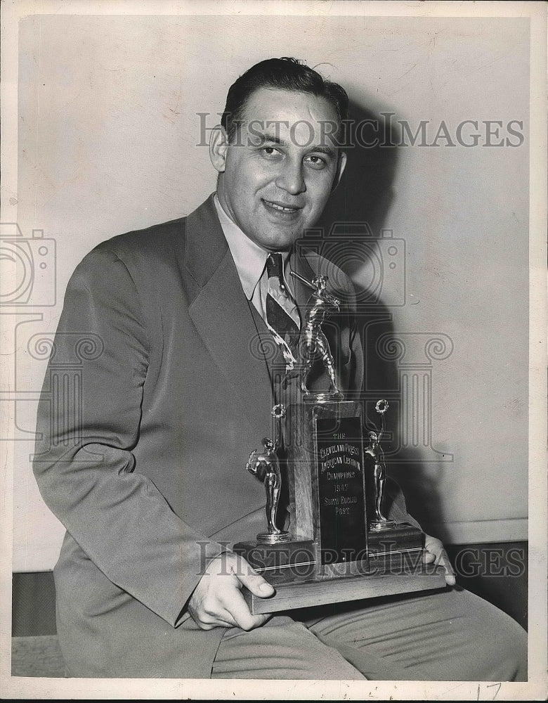 1947 Press Photo John Nagy, Cleveland Press American Legion Championship Trophy - Historic Images