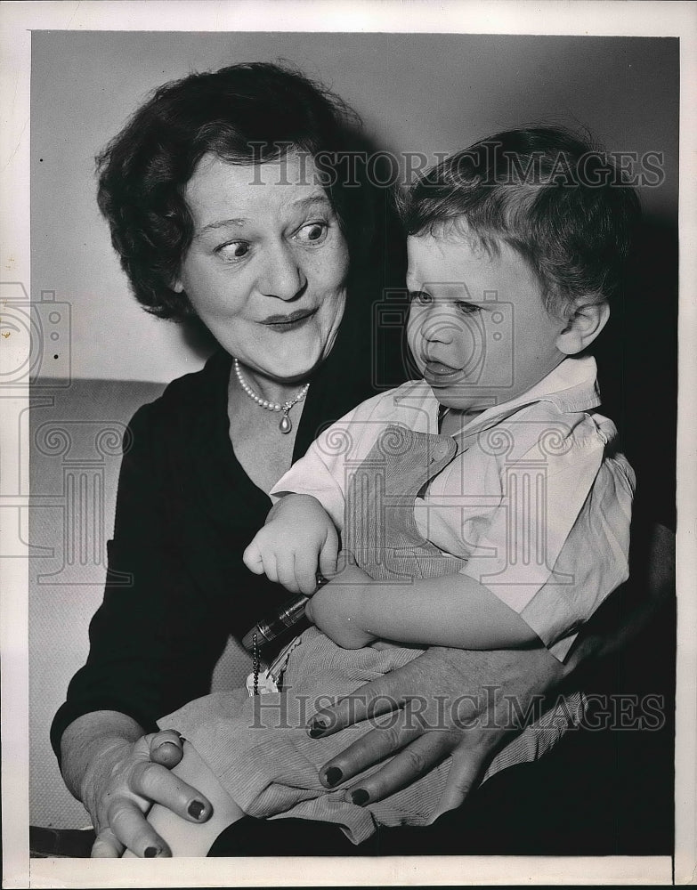 1951 Socialite Mrs. Dorothy Hooker with her grandson Michael - Historic Images