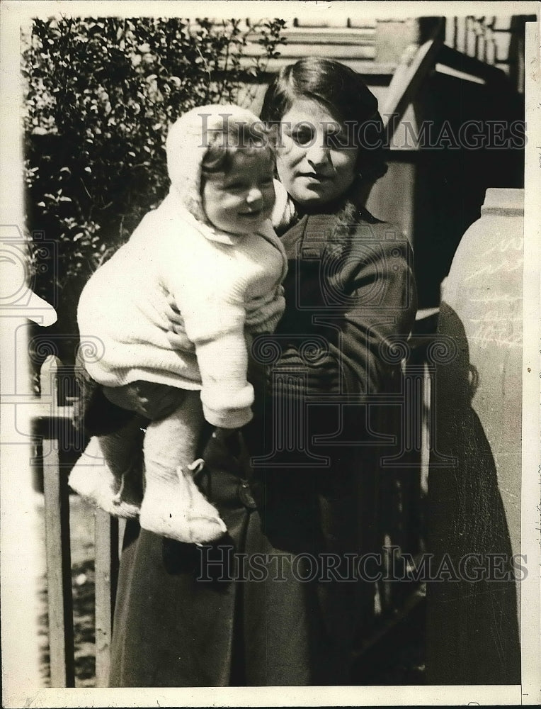 1929 Mrs. Jack Samuels with her son Marvin  - Historic Images