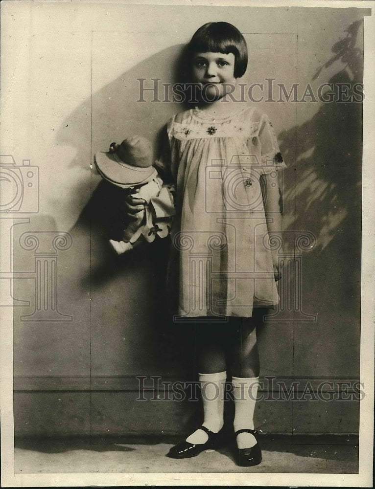 1929 Suzanne Smith after her father was murdered  - Historic Images