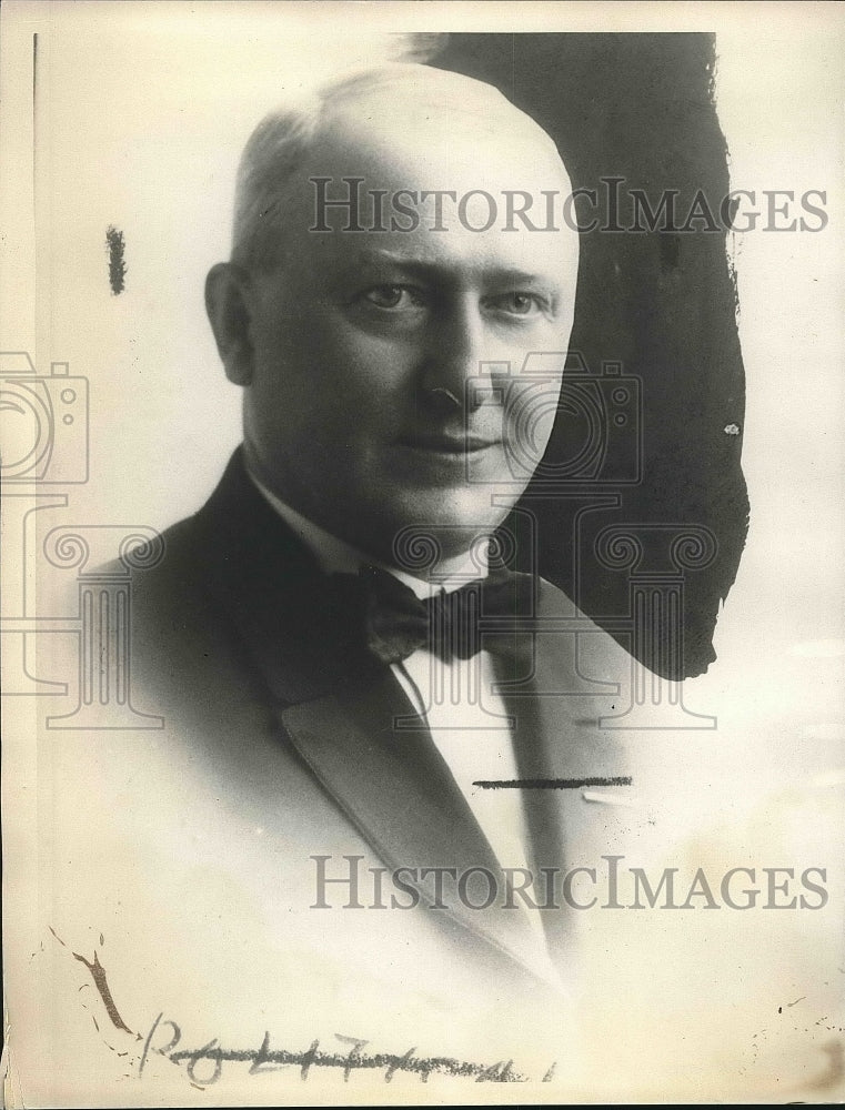 Press Photo John J. Sexton posing for photo - nea71858 - Historic Images