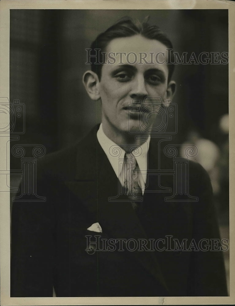 1934 Press Photo Leo Schweitzer posing for photo - nea71873 - Historic Images