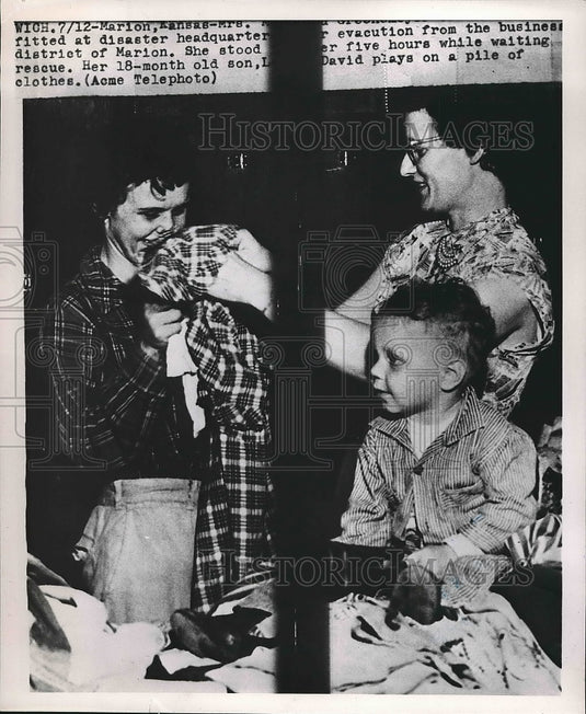 1951 Press Photo A woman standing in disaster had orders with their son David - Historic Images