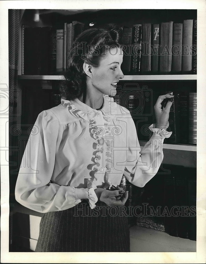1943 Press Photo Model showing off a white ruffled shirt - nea71926 - Historic Images