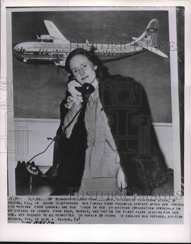 1952 Mrs.Elizabeth Parkinson Speck at British Immigration Office. - Historic Images