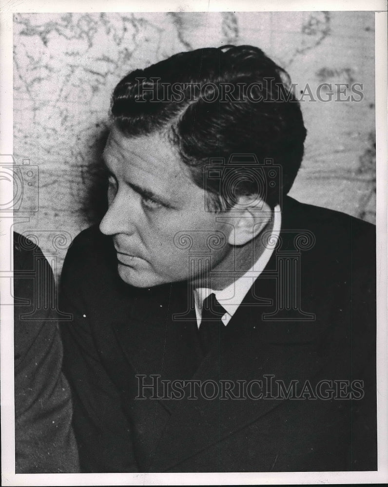 1949 Press Photo Capt. Herry Butcher ex-Eisenhower Naval Aide - nea71989-Historic Images