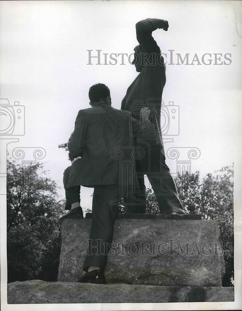 1957 Press Photo A statue in Atlanta Georgia - nea71992 - Historic Images