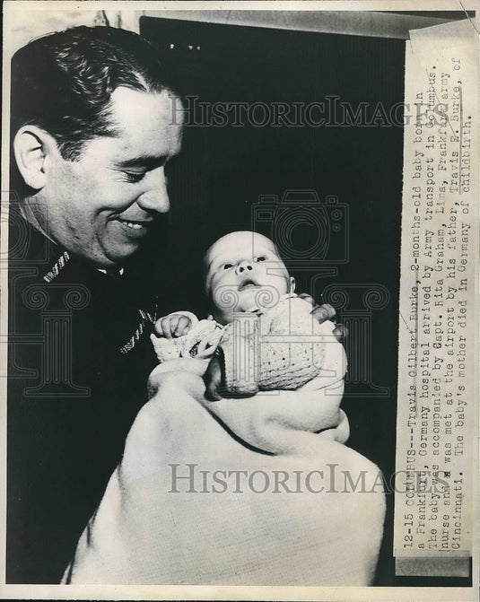 1947 Press Photo Travis Burke with his young son Travis - nea71996 - Historic Images