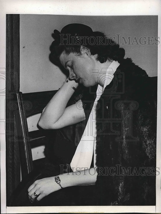 1947 Press Photo choir singer Mrs. Marguerite Cowles after being arrested - Historic Images