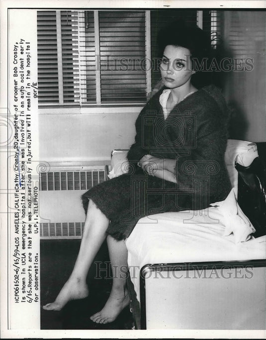 1959 Press Photo Cathy Crosby,at UCLA Hospital after a auto accident. - Historic Images