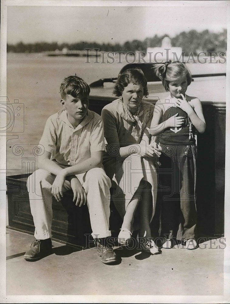 1935 Press Photo Mrs. H.L. Richards with her children Dick and Constance - Historic Images